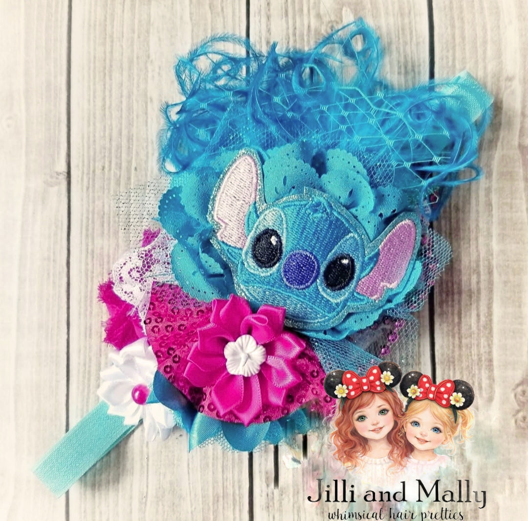 Alien Friend Bloom *Pre-Order 4 wk turnaround*